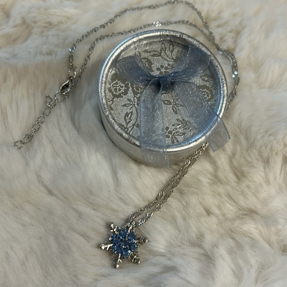 Frosty Snowflake Necklace - Picture 8 of 10